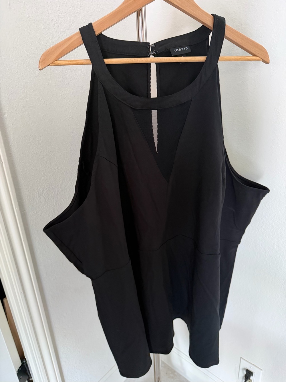 torrid Black V-Neck Sleeveless Tank Top